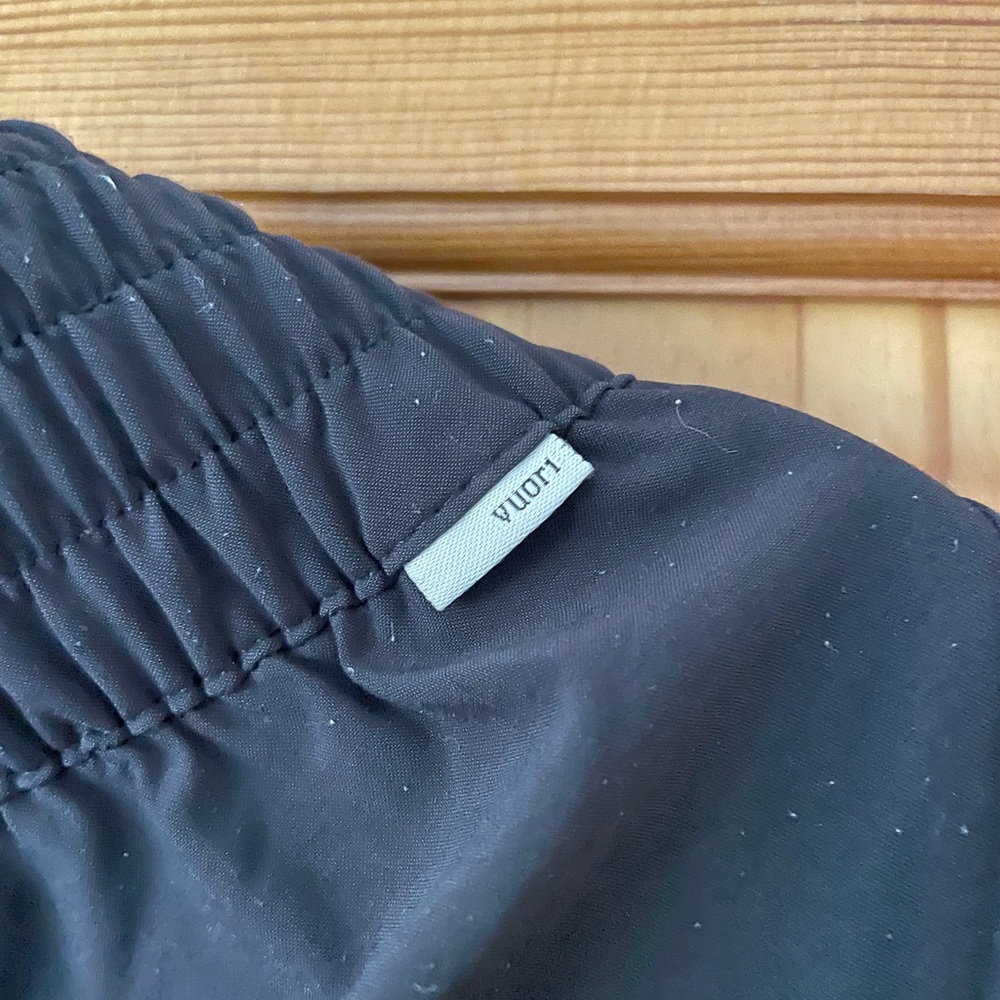 Vuori Villa Wide Leg Pants in Black - Picture 7 of 8